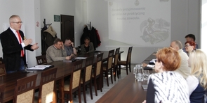 Reaktywacja zawodów krawiec, stolarz/operator maszyn stolarskich
