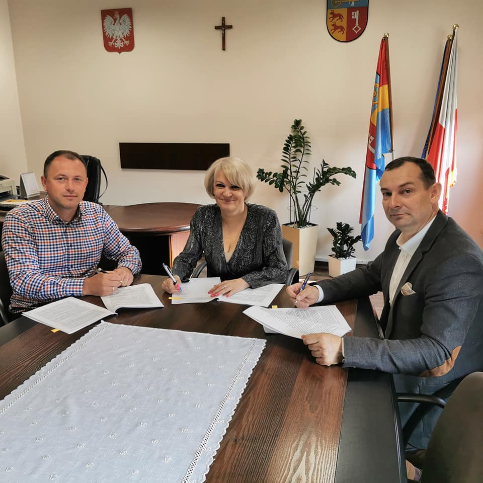 Podpisane umowu z firmą  GORBUD Sp. z o.o. na mocy której, Wykonawca wykona kompletną dokumentację projektową wraz z wykonaniem robót budowlanych dla zadania pod nazwą:"Rozbudowa z przebudową i zmianą sposobu użytkowania budynku na Centrum Opiekuńczo Mieszkalne" 