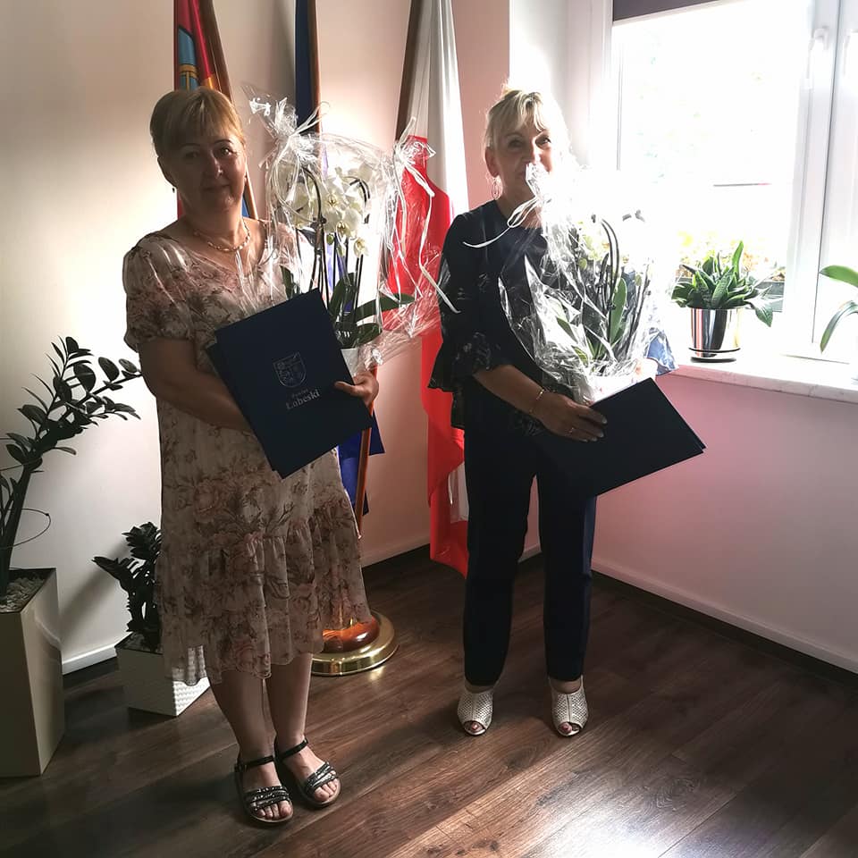 na zdjęciu pani  Wanda Śliwa, pani Barbara Mosiądz