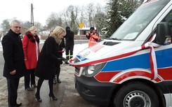 Przekazanie nowej karetki dla pogotowia w Resku