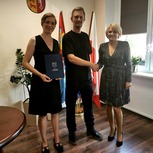 Podpisanie umowy na realizację zadania publicznego w zakresie organizacji imprezy pn. " 2 - Karambol w kosmosie - Łobeski Festiwal Kultury - koncert otwarcia "  