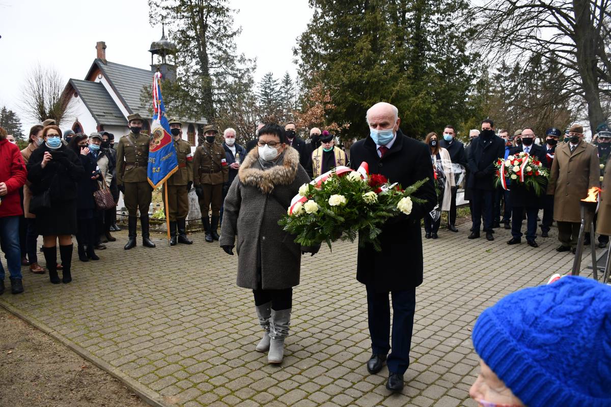 uroczyste odsłoniecie tablicy pamiatkowej ppor.Wiktora Sumińskiego