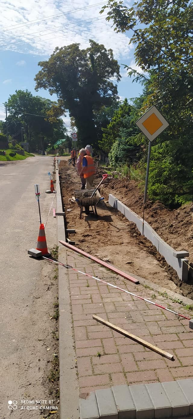 zakonczenie inwestycji połozenie chodnika w Boninie
