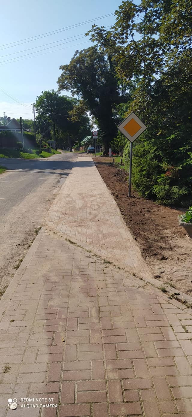 zakonczenie inwestycji połozenie chodnika w Boninie