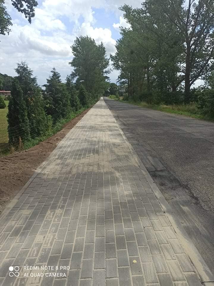 Ukończona została inwestycja związana z położeniem 430 mb.chodnika