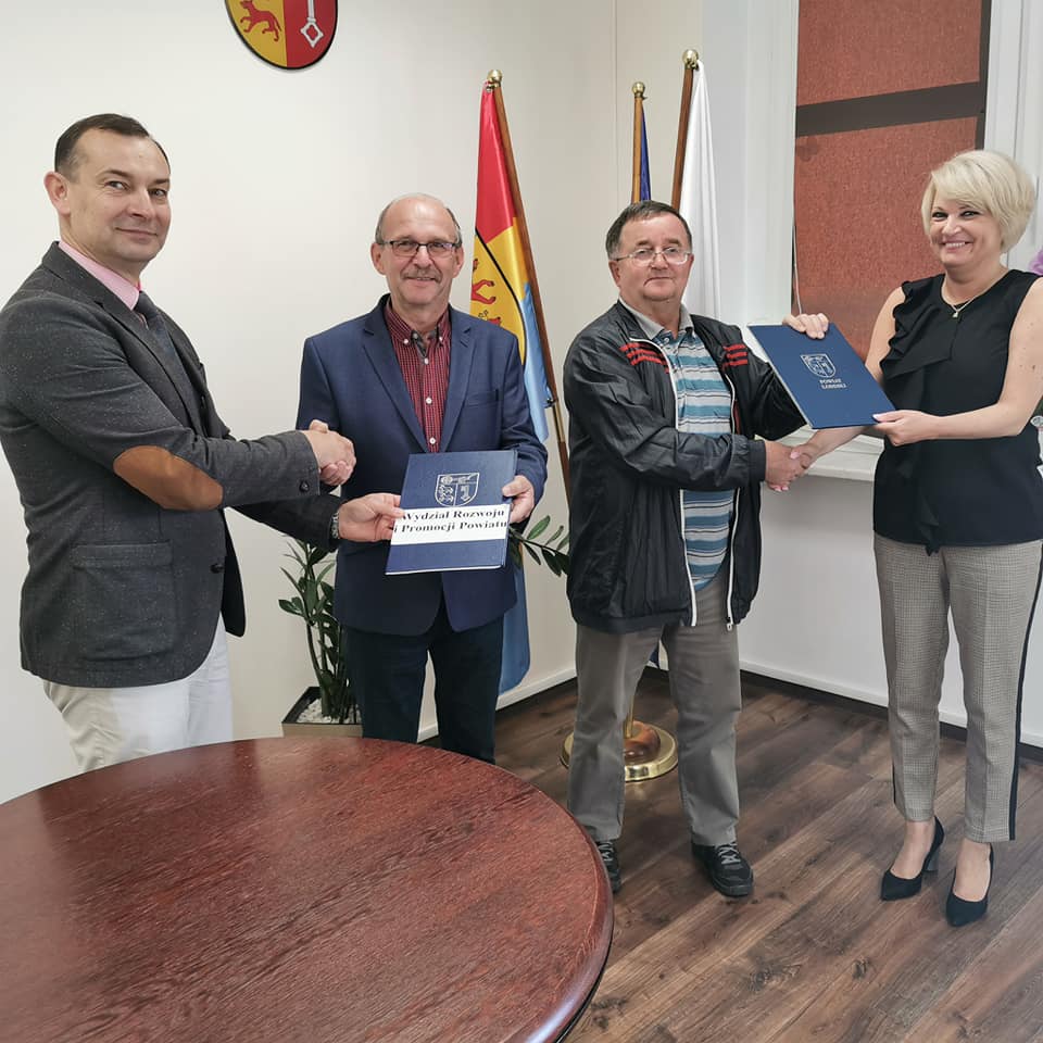 Rozwój sportu szkolnego w powiecie - podpisane dotacje! 18.09.2020