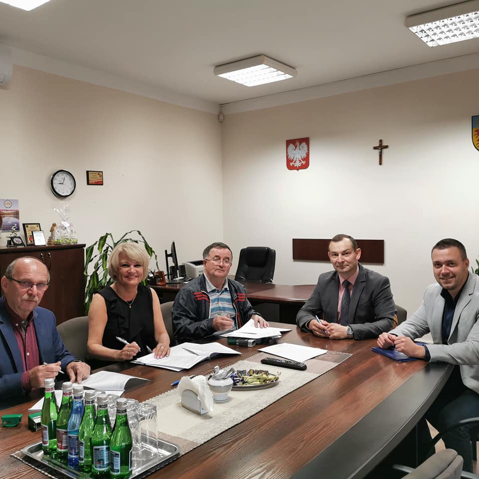 Rozwój sportu szkolnego w powiecie - podpisane dotacje! 18.09.2020