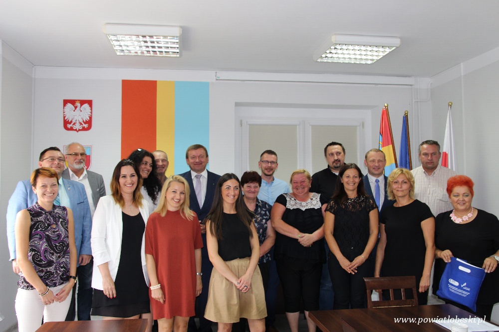 Kolejnych 8 umów podpisanych ze SPOŁECZNIKA!
