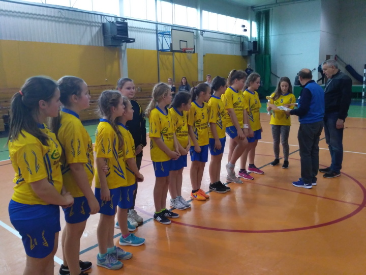 MISTRZOSTWA POWIATU W MINI-PIŁCE RĘCZNEJ DZIEWCZĄT 