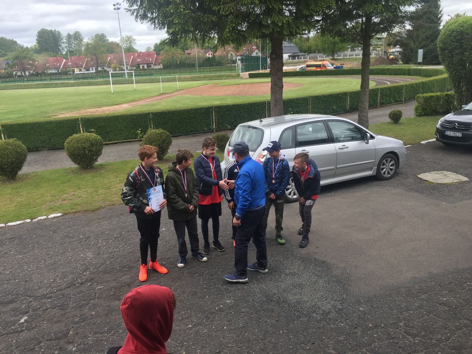 Dziewczęta i chłopcy z Węgorzyna Mistrzami Powiatu w czwórboju lekkoatletycznym szkół podstawowych. 15.05.2019