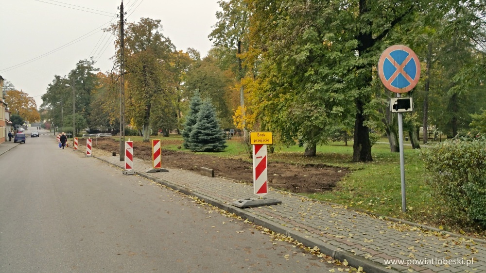 Rozpoczęto budowę parkingu przy ulicy Kościuszki w Łobzie.