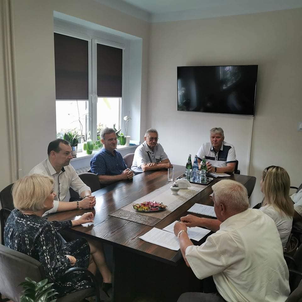  podpisano umowę na wykonanie inwestycji: pn. "Przebudowa i rozbudowa drogi powiatowej nr 4339Z w Winnikach na odcinku o długości 1,106 km"