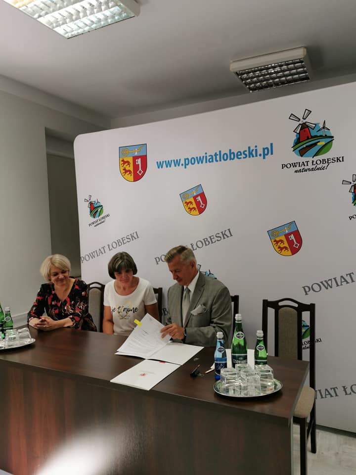 podpisane zostały umowy przez Stanisława Wziątka Członka Zarządu Województwa Zachodniopomorskiego w ramach projektu "Zabytki 2021"