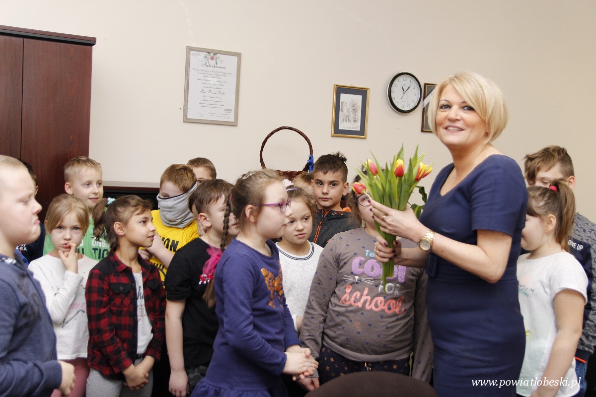 Całkiem inna lekcja samorządności – drugoklasiści z wizytą u Starosty.